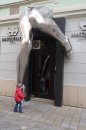 Fotografia: Moja maličkosť a najväčšie nohy, fotograf: Lýdia Šimková, tagy: dieťa, nohy, klub
