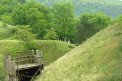 Fotografia: Pohľad z hradu Beckov, fotograf: Lýdia Šimková, tagy: hrad, Beckov, pohľad, židovský cintorín, zeleň